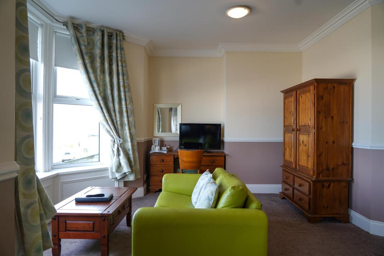 The Royal 3* Whitley Bay